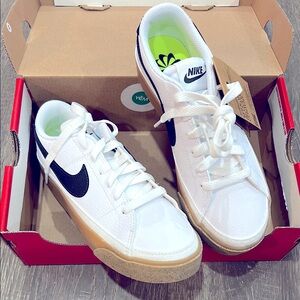 Nike court legacy NN women’s shoes size 6